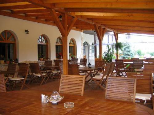 Sziget Hotel&Restaurant Tarján Comodidades foto